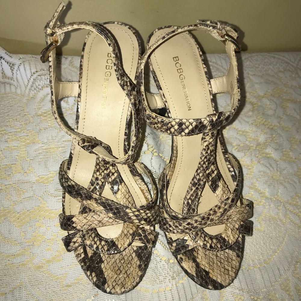 BCBGeneration Tan Brown Reptile Snake T strap Platform Heel Shoes
